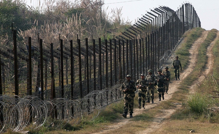 Hindistan, Pakistan Tarafına Ateş Açtı