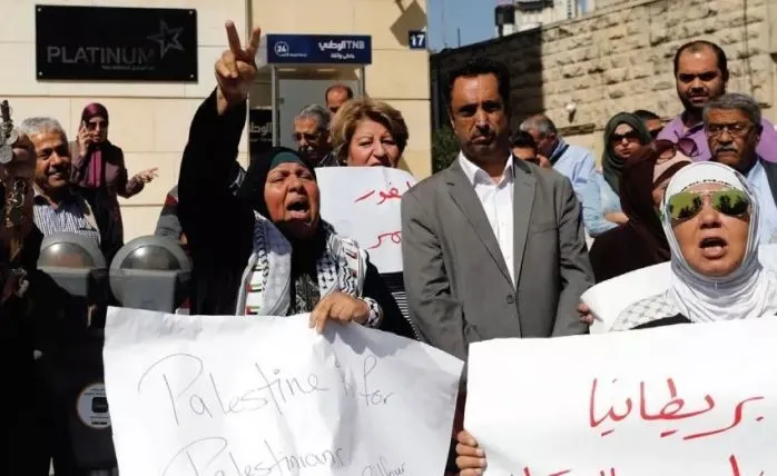 İngiliz Elçilikleri Önünde Balfur Protestoları